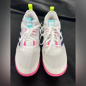 Adidas women’s crazyflight mid volleyball shoe. Size 7.5